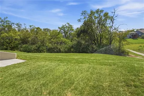 Exterior - 2127 NW Killarney Ln, Lees Summit, MO 64081 photo 7 of 8