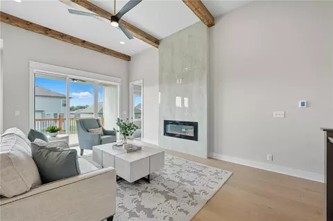 2127 NW Killarney Ln, Lees Summit, MO 64081