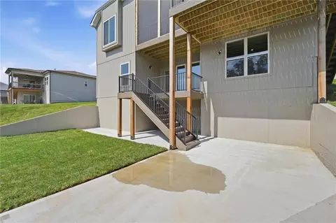 Exterior - 2127 NW Killarney Ln, Lees Summit, MO 64081 photo 4 of 8