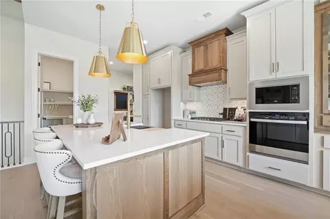 Kitchen - 2127 NW Killarney Ln, Lees Summit, MO 64081 photo 1 of 6