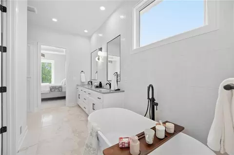 Bath - 2127 NW Killarney Ln, Lees Summit, MO 64081 photo 6 of 8