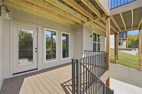 Exterior - 2127 NW Killarney Ln, Lees Summit, MO 64081 photo 3 of 8