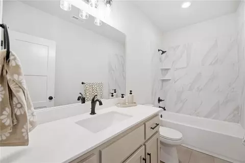 Bath - 2127 NW Killarney Ln, Lees Summit, MO 64081 photo 8 of 8