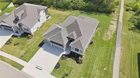 View/Area - 2127 NW Killarney Ln, Lees Summit, MO 64081 photo 2 of 4
