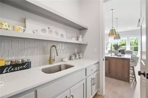Kitchen - 2127 NW Killarney Ln, Lees Summit, MO 64081 photo 6 of 6