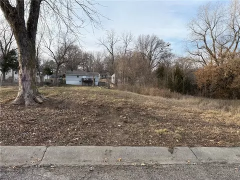 4918 N Wallace Ave, Kansas City, MO 64119