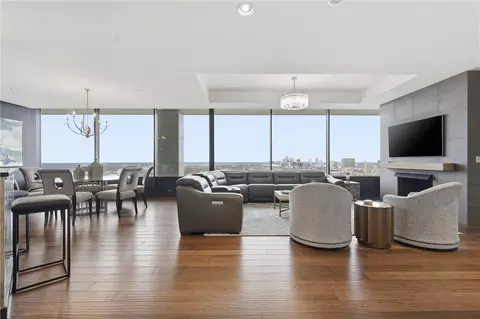 700 W 31st St #1502, Kansas City, MO 64108