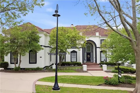3109 W 118th St, Leawood, KS 66211