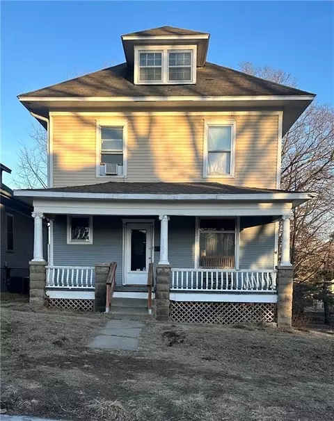 1105 S 15th St, Saint Joseph, MO 64503