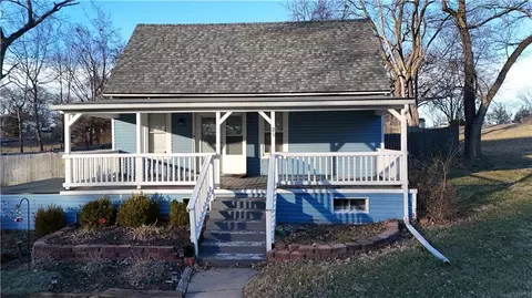 36 Logan St, Leavenworth, KS 66048