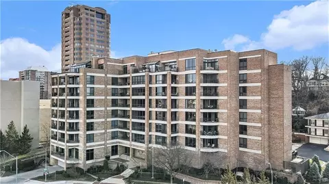 433 Ward Pkwy #2S, Kansas City, MO 64112