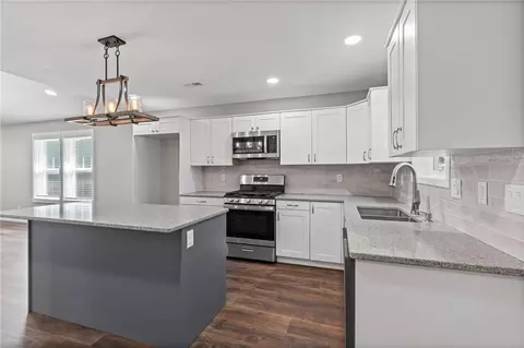 Kitchen - 315 W Cornhill St, Cameron, MO 64429 photo 2 of 2