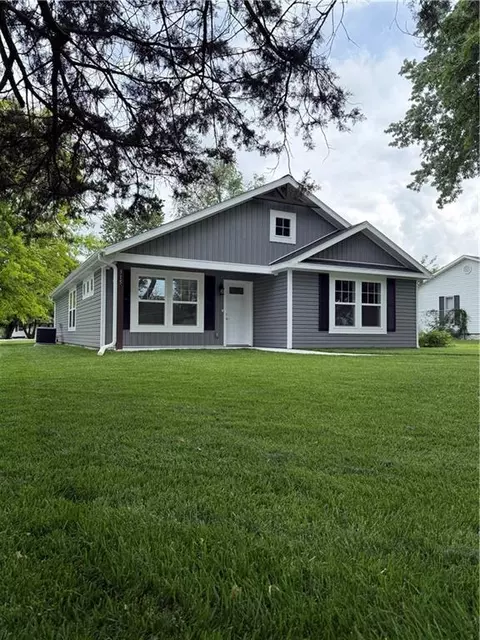 315 W Cornhill St, Cameron, MO 64429