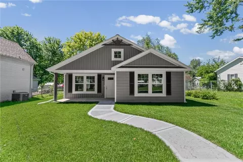 315 W Cornhill St, Cameron, MO 64429