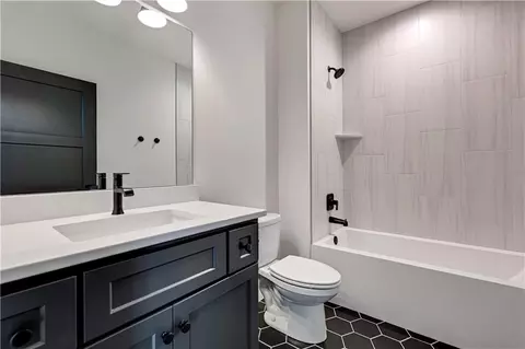Bath - 24933 W 98th Pl, Lenexa, KS 66227 photo 3 of 3