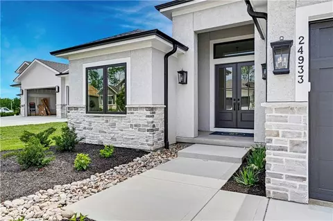 Exterior - 24933 W 98th Pl, Lenexa, KS 66227 photo 2 of 6