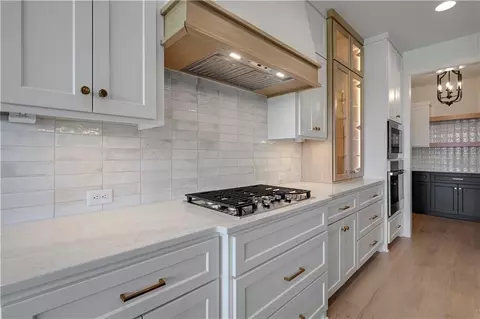 Kitchen - 24933 W 98th Pl, Lenexa, KS 66227 photo 3 of 5