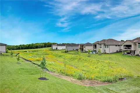 Exterior - 24933 W 98th Pl, Lenexa, KS 66227 photo 4 of 6