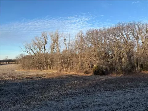Nighthawk Road, Hiawatha, KS 66434