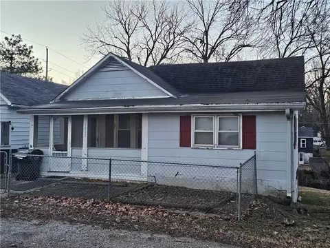 1005 Kenton St, Leavenworth, KS 66048