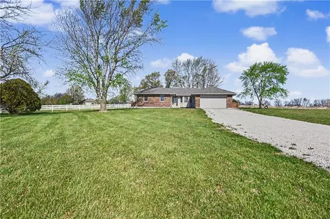 22284 Rosewood St, Bucyrus, KS 66013