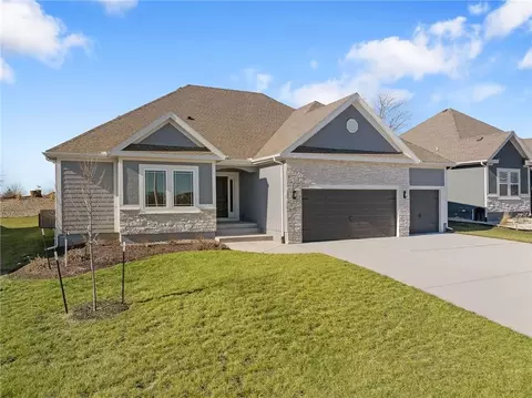 10216 N Winchester Ave, Kansas City, MO 64156
