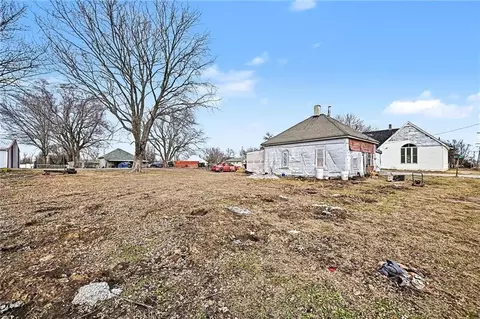 Exterior - 313 E 3rd St, Altamont, MO 64620 photo 2 of 3
