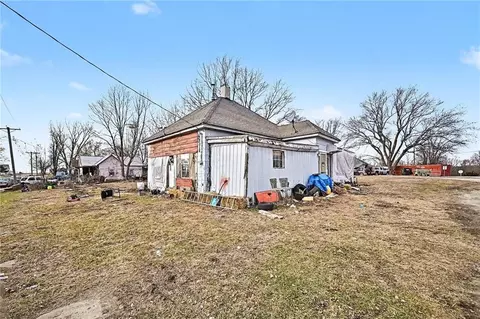 313 E 3rd St, Altamont, MO 64620