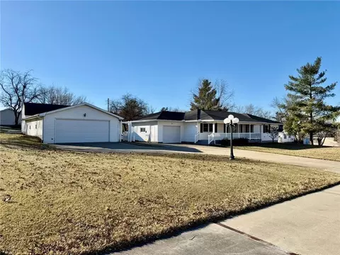 320 W Torrance St, Maryville, MO 64468