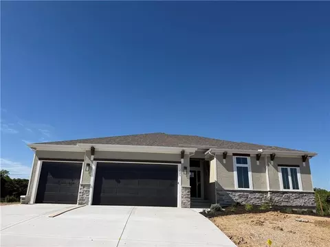 13895 NW 70th St, Parkville, MO 64152