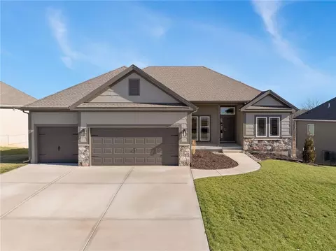 10139 N Winchester Ave, Kansas City, MO 64156