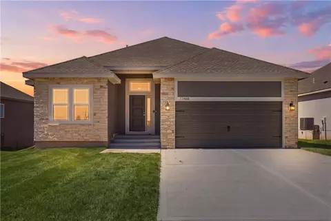 11460 N Auburndale Cir, Kansas City, MO 64157