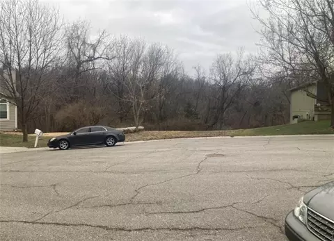 4205 S Shrank Ct, Independence, MO 64055