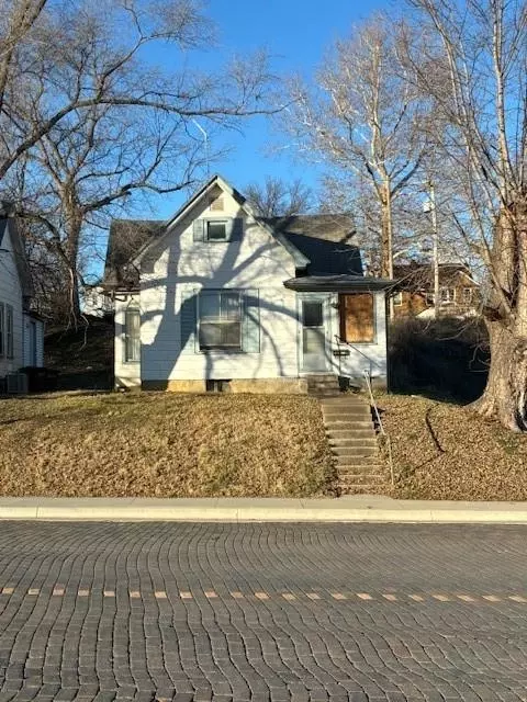 1013 Commercial St, Atchison, KS 66002