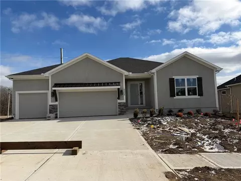 4304 SE Adams Dr, Blue Springs, MO 64014