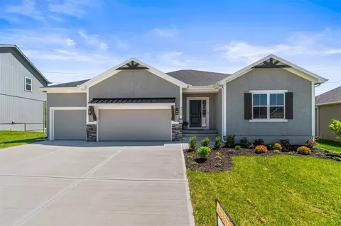 4304 SE Adams Dr, Blue Springs, MO 64014