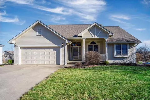 905 Susan St, Kearney, MO 64060