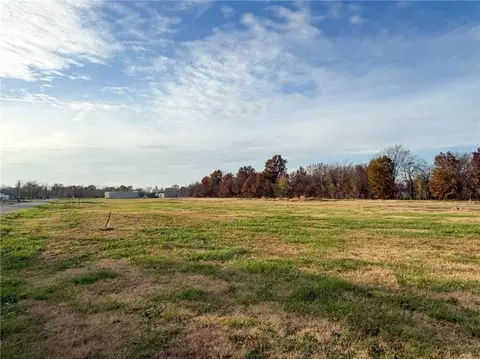 9 Th St, Chetopa, KS 67336