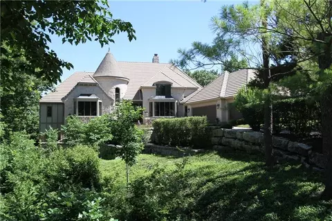 10504 S Highland Ln, Olathe, KS 66061