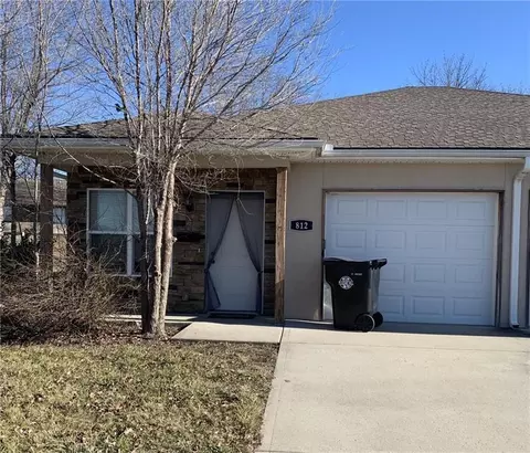 812 Riffle Dr, Pleasant Hill, MO 64080