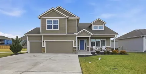 2121 Sycamore St, Leavenworth, KS 66048