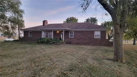 35333 W 287th St, Paola, KS 66071