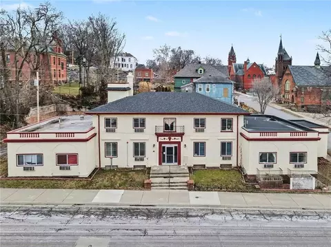 1302 Faraon St, Saint Joseph, MO 64501