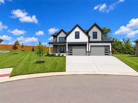 7901 Hoot Owl St, Blue Springs, MO 64014