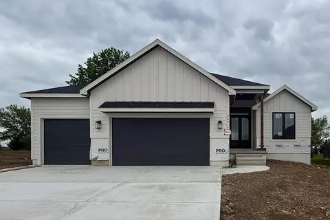 24915 W 112th St, Olathe, KS 66061