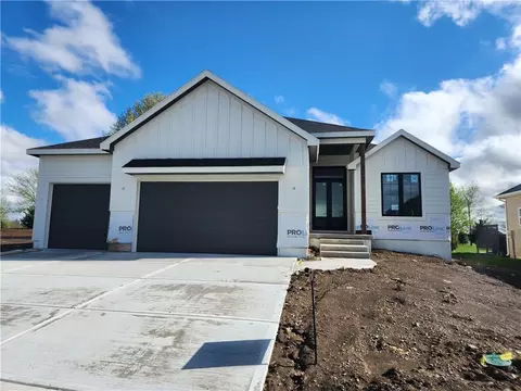 24915 W 112th St, Olathe, KS 66061