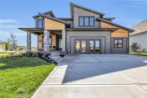 16335 S Norton St, Olathe, KS 66062