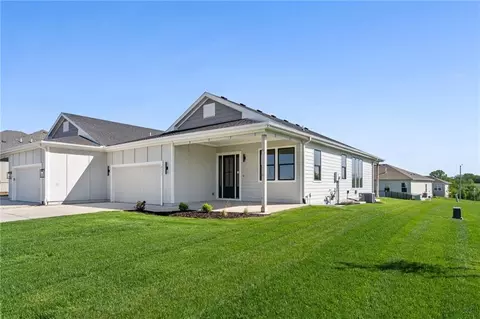 4913 146th St, Basehor, KS 66007