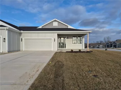 4913 146th St, Basehor, KS 66007