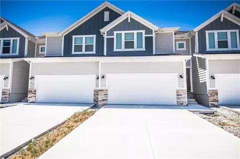 3712 SW Walsh Dr, Lees Summit, MO 64082